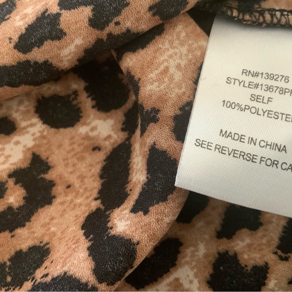 NWOT, 🔥SALE, BUY IT NOW🔥Woman’s animal print tunic top. Size medium. - Picture 8 of 8